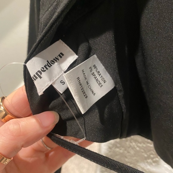 Superdown Ravin Backless Crop Top black - Picture 6 of 10